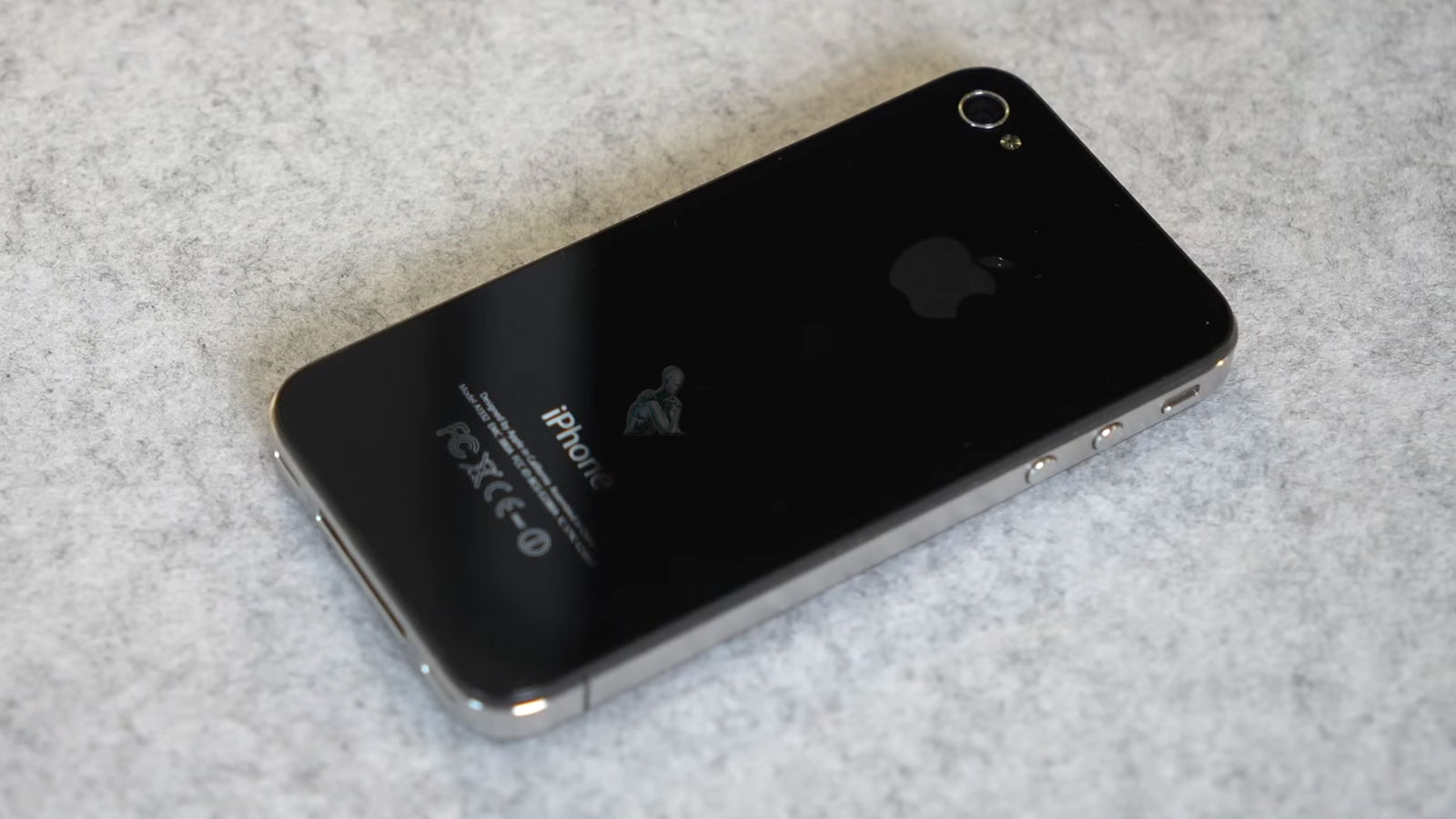 Apple iPhone 4 smartphone front and back glass design